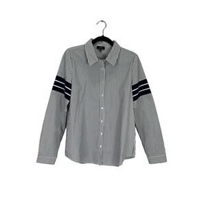 Yest NWOT Women’s Striped Blue/White Button Down Contrasting Shirt size 6